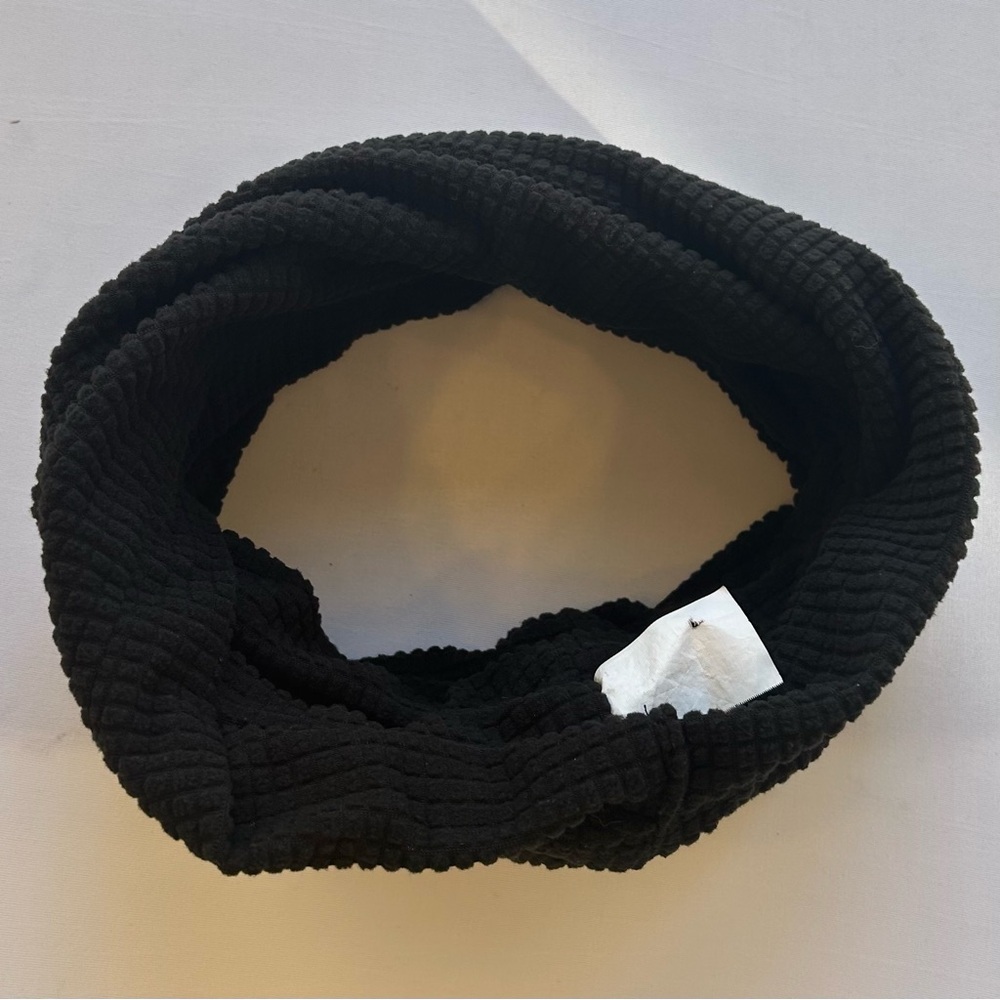 Mountain Ridge Black Textured Fleece Cowl Scarf Crossover Snood - Picture 6 of 7